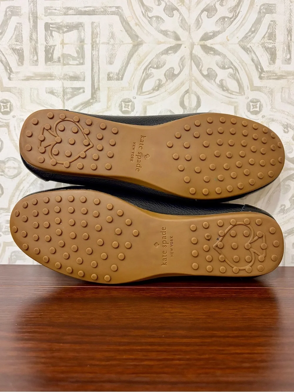 Kate Spade New York Black Pebbled Leather Carmen Loafers, Gold Accents, SZ 7 EUC